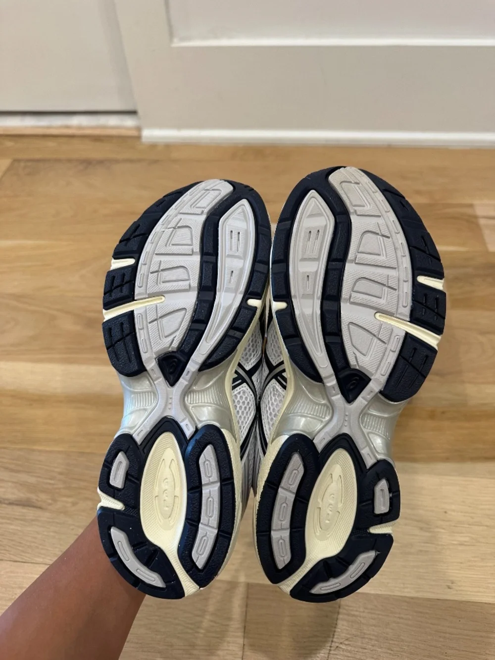 Asics Gel-1130 Women Sneakers Size 8M White/Navy Blue